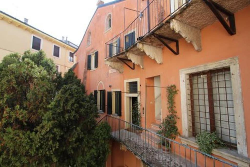 Abbraccio di Verona Esterno foto
